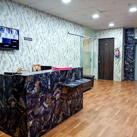 Hotel Gokul Solitaire, Surat Bhatha Екстер'єр фото