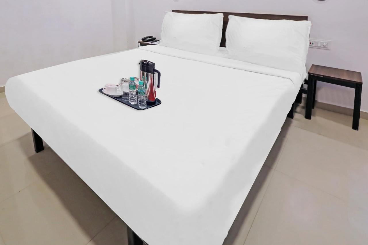 Hotel Gokul Solitaire, Surat Bhatha Екстер'єр фото