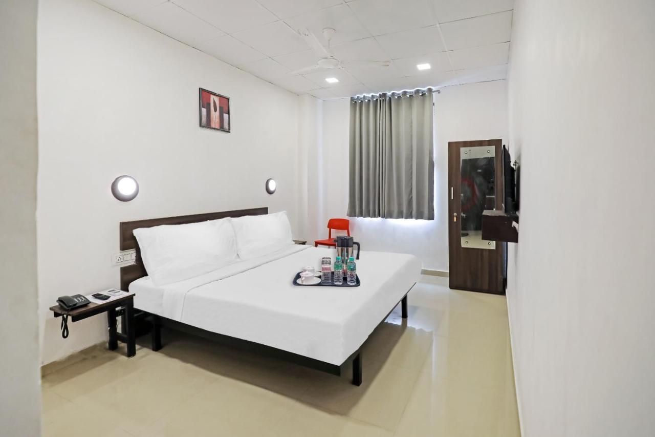 Hotel Gokul Solitaire, Surat Bhatha Екстер'єр фото