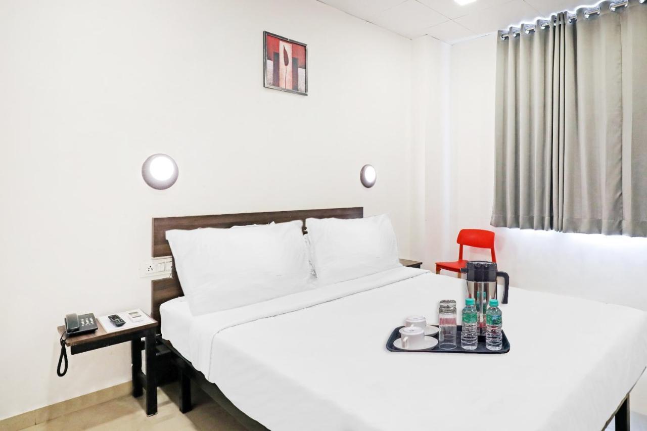 Hotel Gokul Solitaire, Surat Bhatha Екстер'єр фото