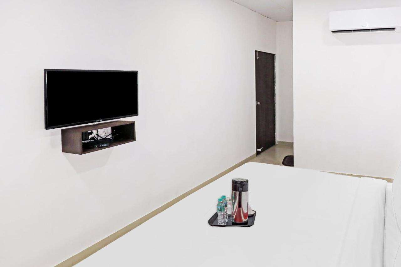 Hotel Gokul Solitaire, Surat Bhatha Екстер'єр фото