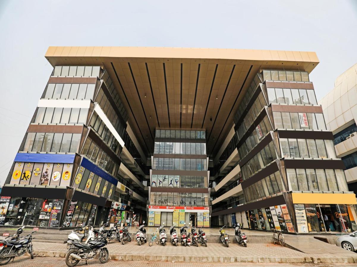 Hotel Gokul Solitaire, Surat Bhatha Екстер'єр фото