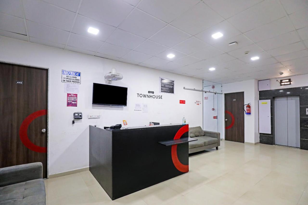 Hotel Gokul Solitaire, Surat Bhatha Екстер'єр фото