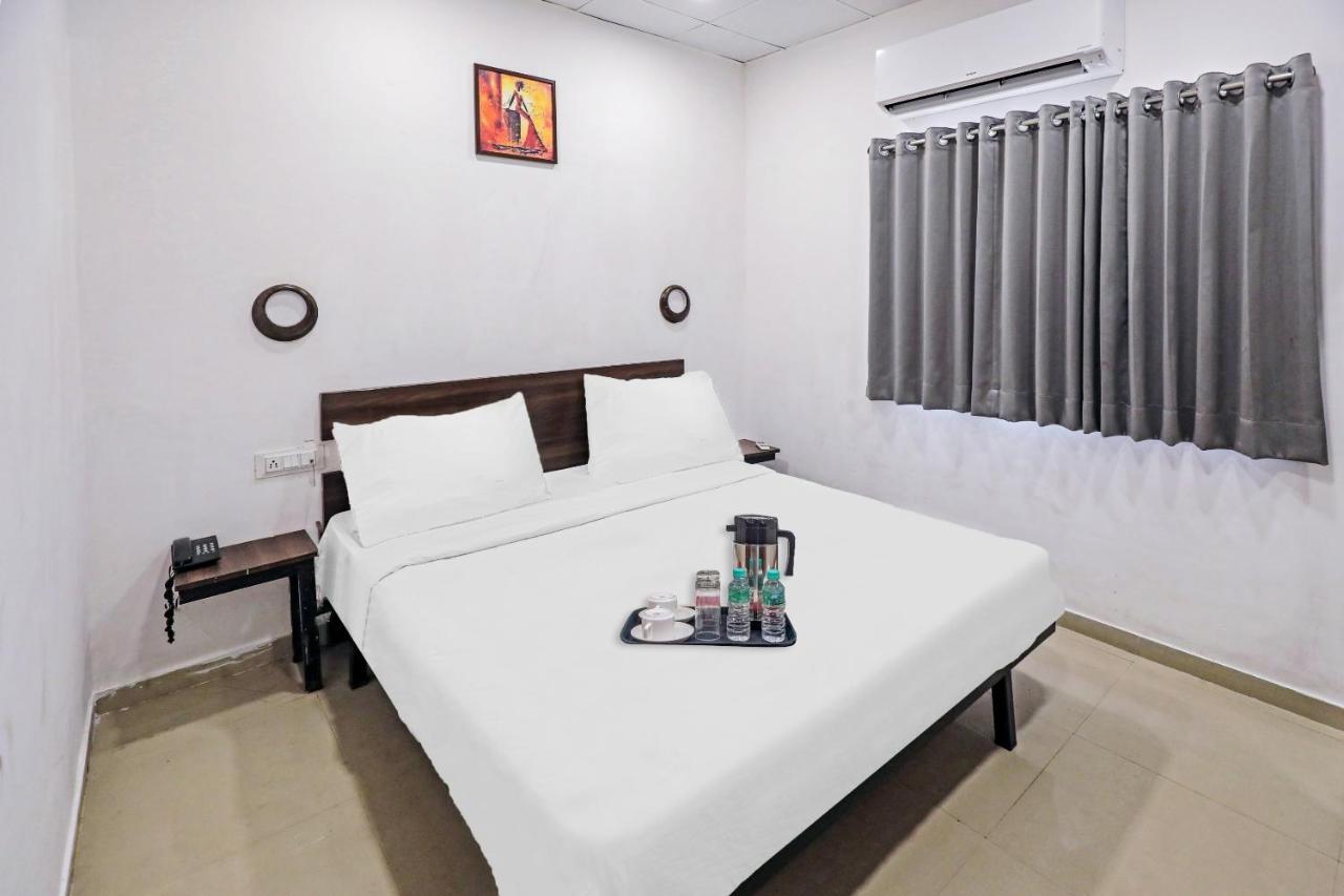 Hotel Gokul Solitaire, Surat Bhatha Екстер'єр фото