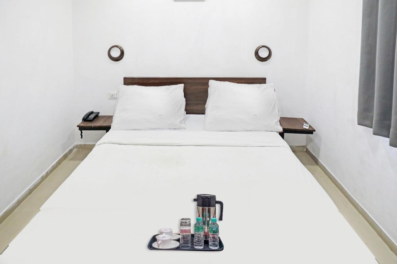 Hotel Gokul Solitaire, Surat Bhatha Екстер'єр фото