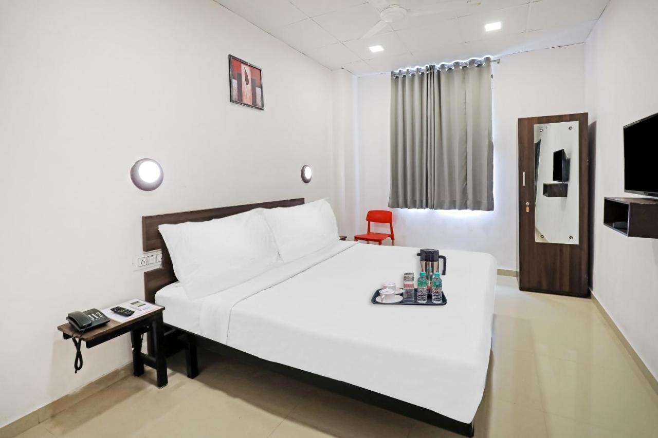 Hotel Gokul Solitaire, Surat Bhatha Екстер'єр фото