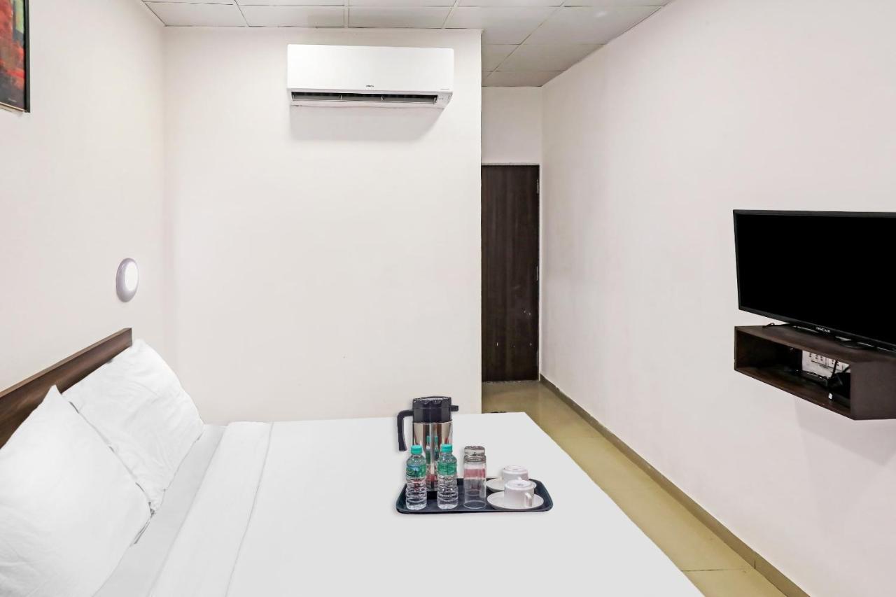 Hotel Gokul Solitaire, Surat Bhatha Екстер'єр фото