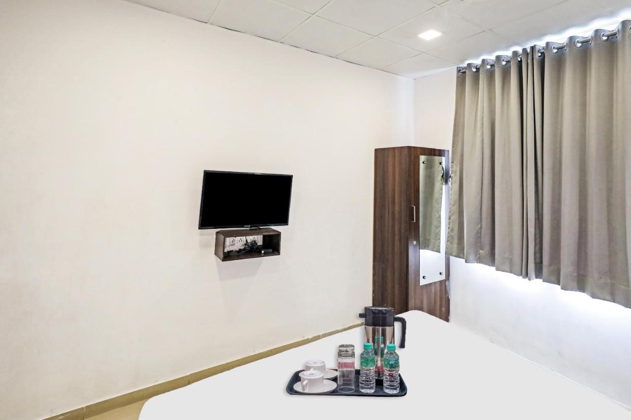 Hotel Gokul Solitaire, Surat Bhatha Екстер'єр фото