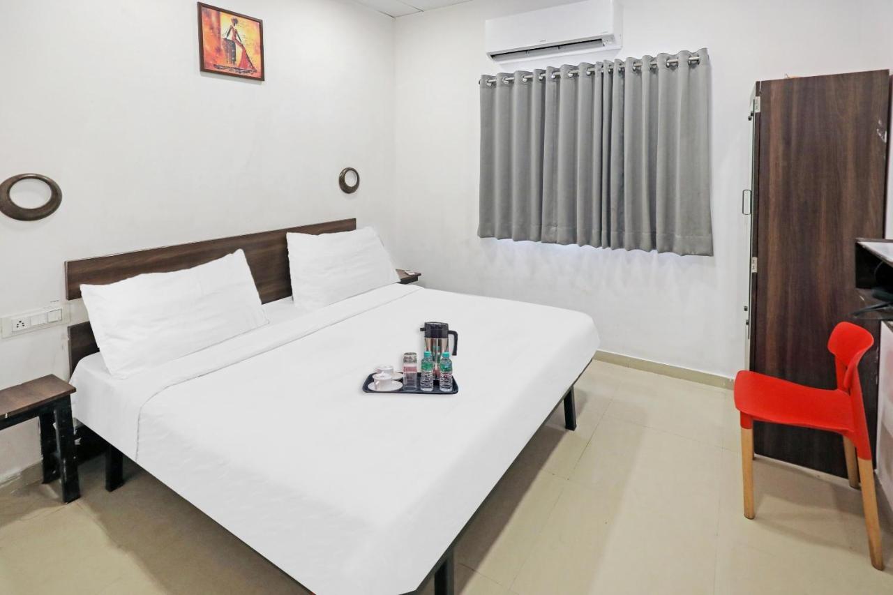 Hotel Gokul Solitaire, Surat Bhatha Екстер'єр фото