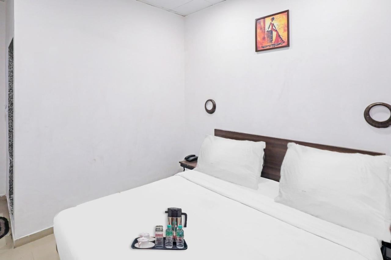 Hotel Gokul Solitaire, Surat Bhatha Екстер'єр фото