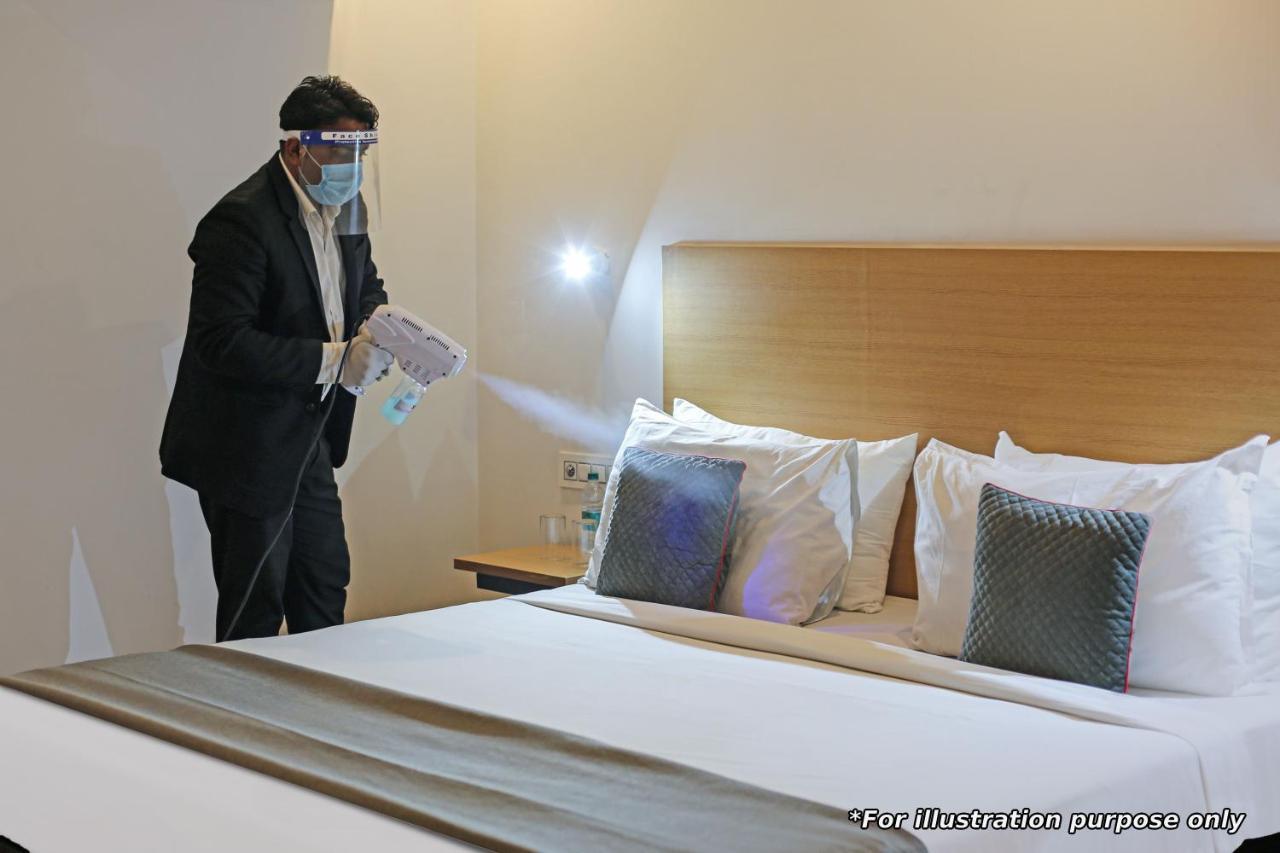 Hotel Gokul Solitaire, Surat Bhatha Екстер'єр фото