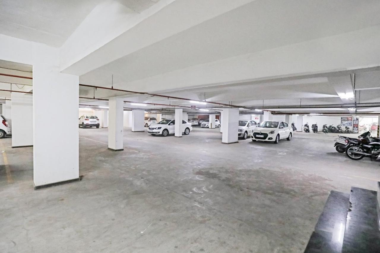 Hotel Gokul Solitaire, Surat Bhatha Екстер'єр фото