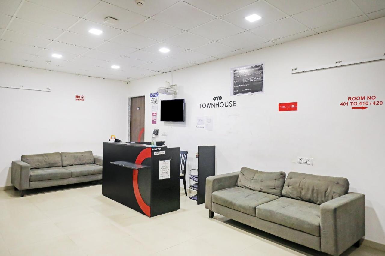 Hotel Gokul Solitaire, Surat Bhatha Екстер'єр фото
