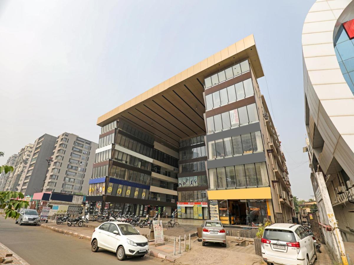 Hotel Gokul Solitaire, Surat Bhatha Екстер'єр фото