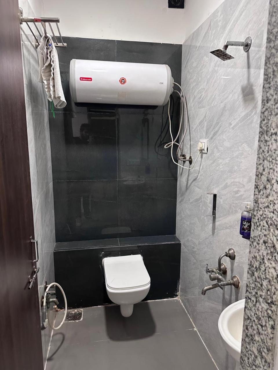 Hotel Gokul Solitaire, Surat Bhatha Екстер'єр фото