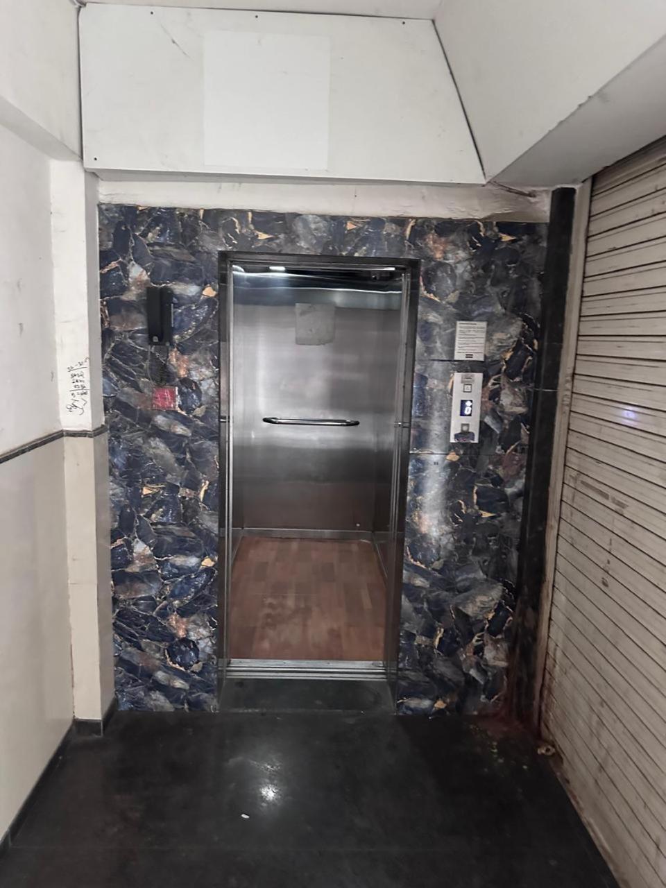 Hotel Gokul Solitaire, Surat Bhatha Екстер'єр фото
